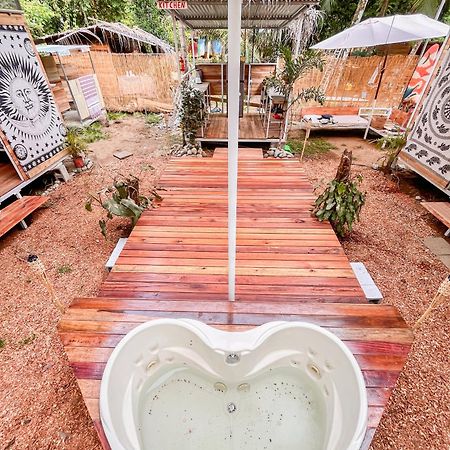 Nomadic Surf Camp Hostel Uvita Exterior photo