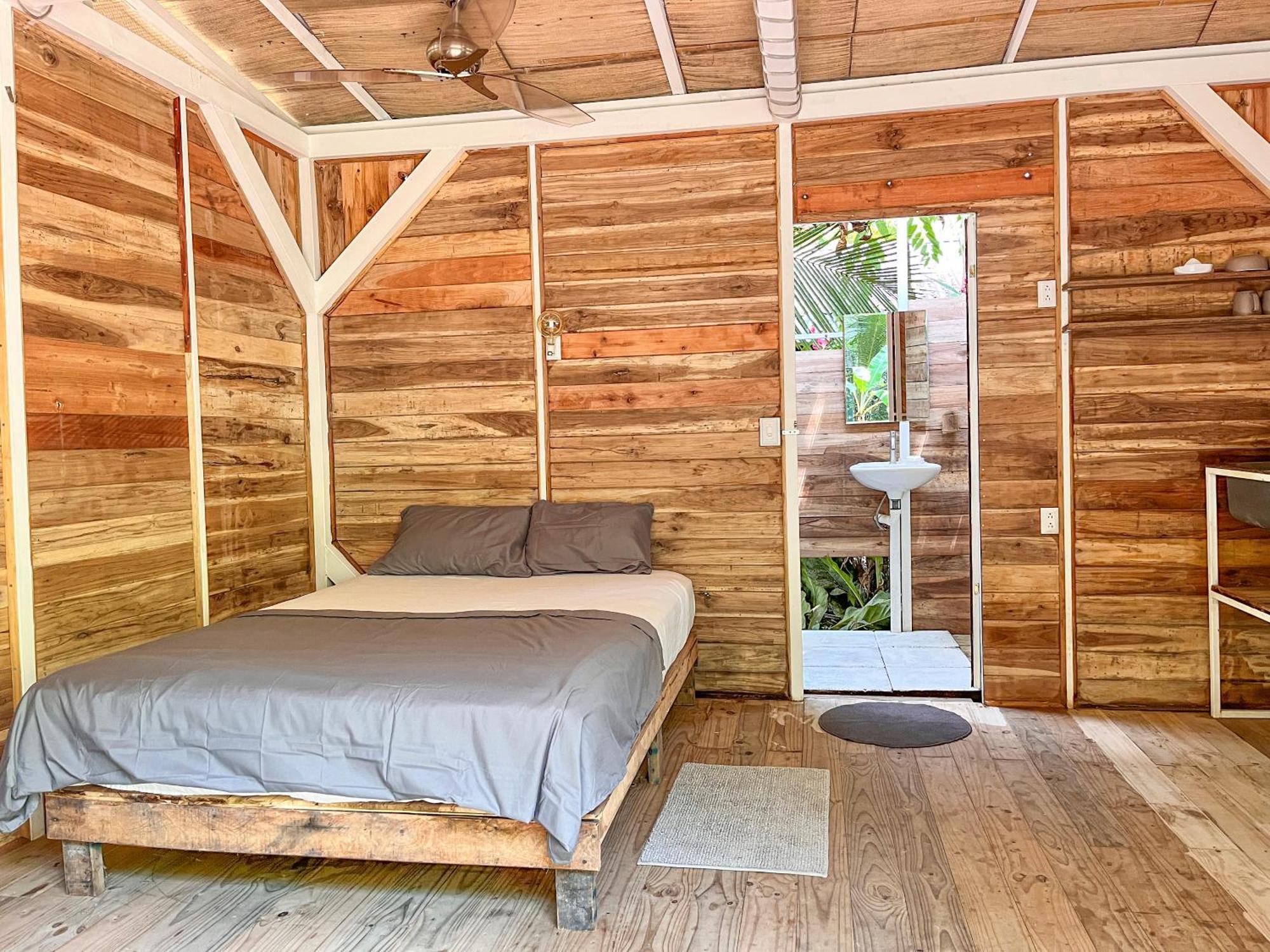 Nomadic Surf Camp Hostel Uvita Exterior photo
