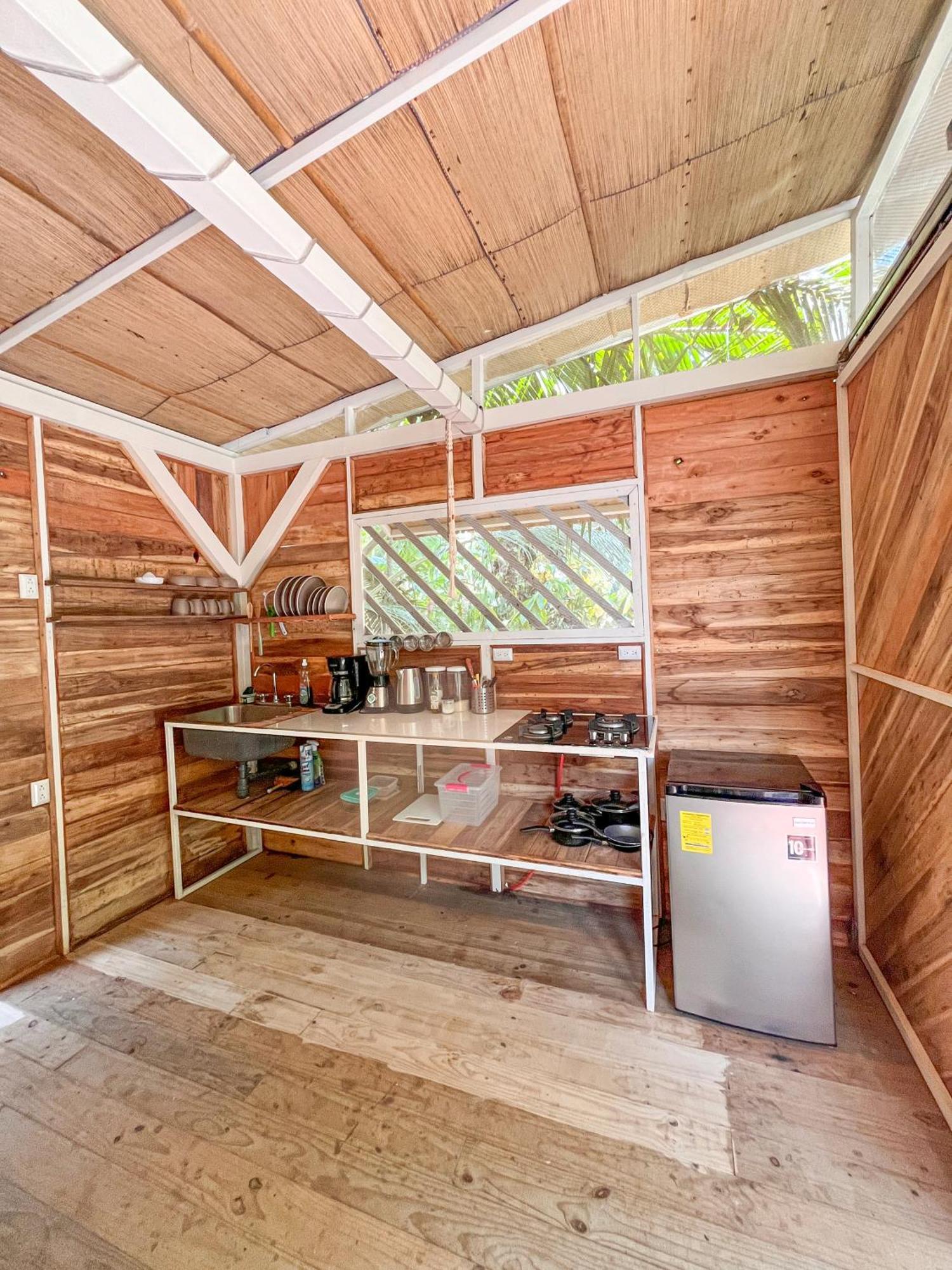 Nomadic Surf Camp Hostel Uvita Exterior photo
