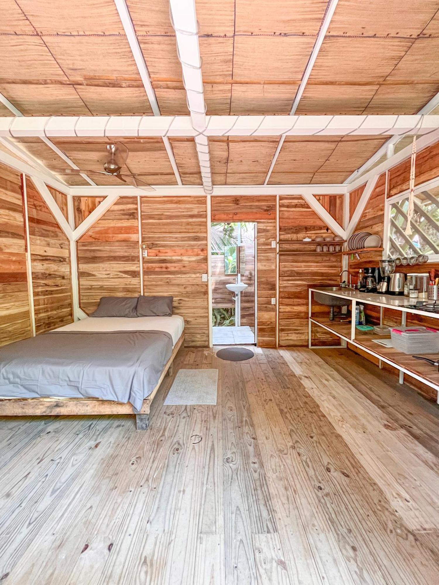 Nomadic Surf Camp Hostel Uvita Exterior photo