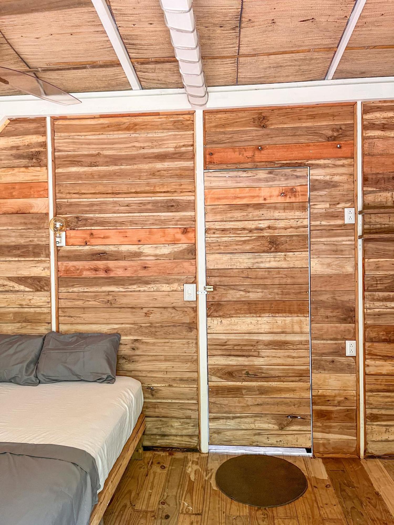 Nomadic Surf Camp Hostel Uvita Exterior photo