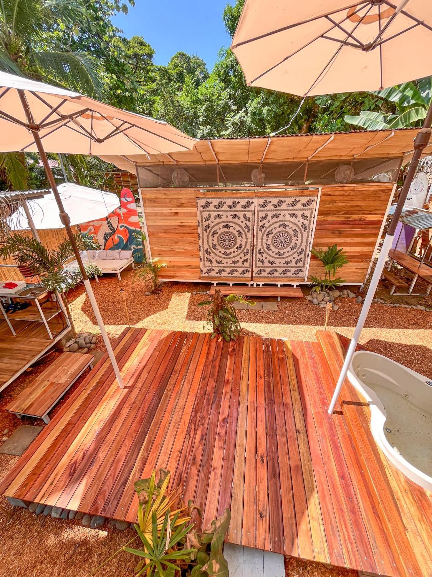 Nomadic Surf Camp Hostel Uvita Exterior photo