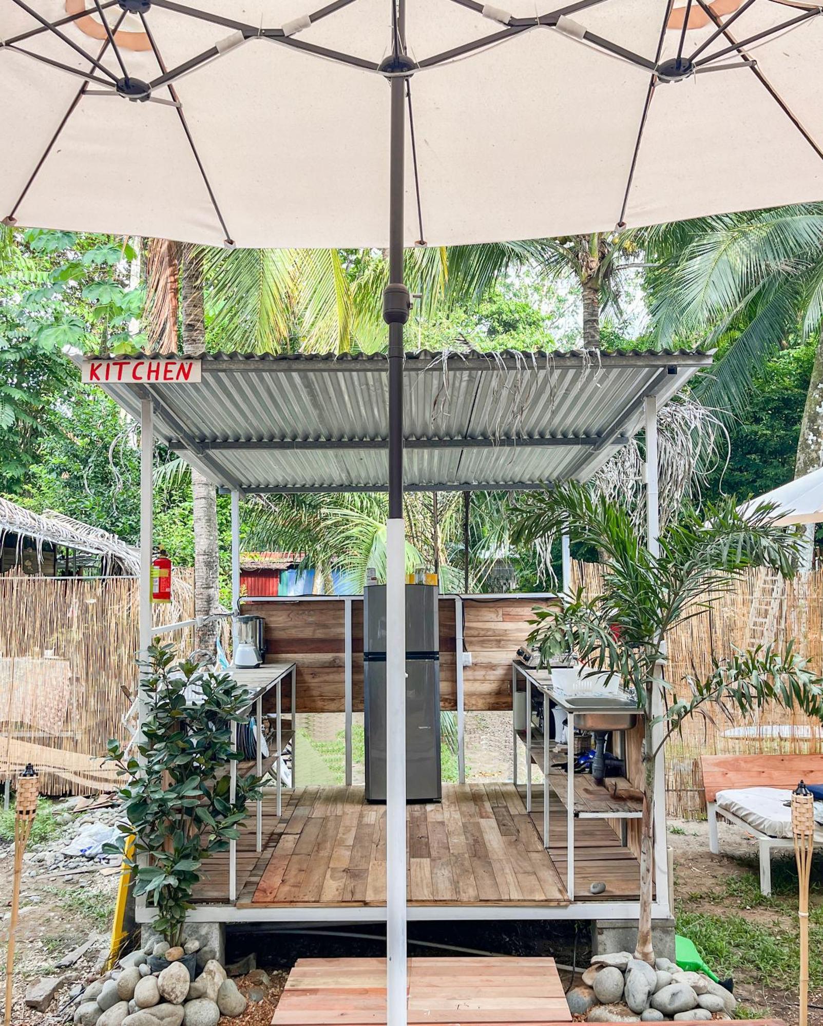 Nomadic Surf Camp Hostel Uvita Exterior photo